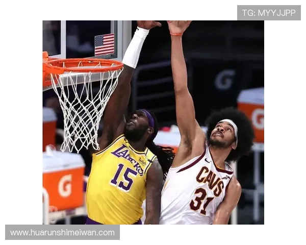 姆伯莫战旧主赛前重逢老友 与布伦特福德队友场边亲切交流 姆伯莫战旧主赛前重逢老友 与布伦特福德队友场边亲切交流