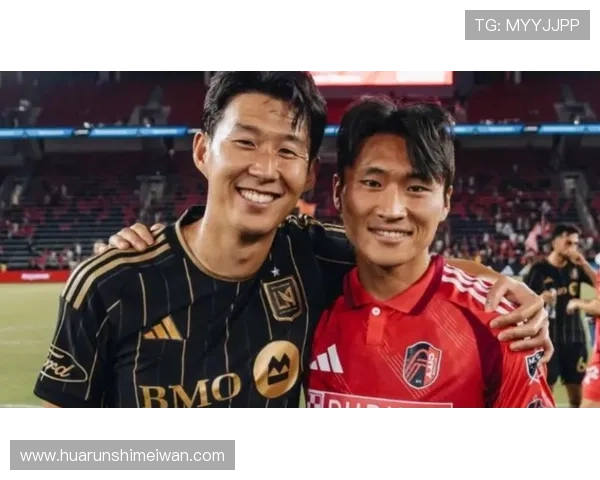 巴西大胜韩国赛后里沙利松与孙兴慜亲密交谈并拥抱展现深厚友情 巴西大胜韩国赛后里沙利松与孙兴慜亲密交谈并拥抱展现深厚友情