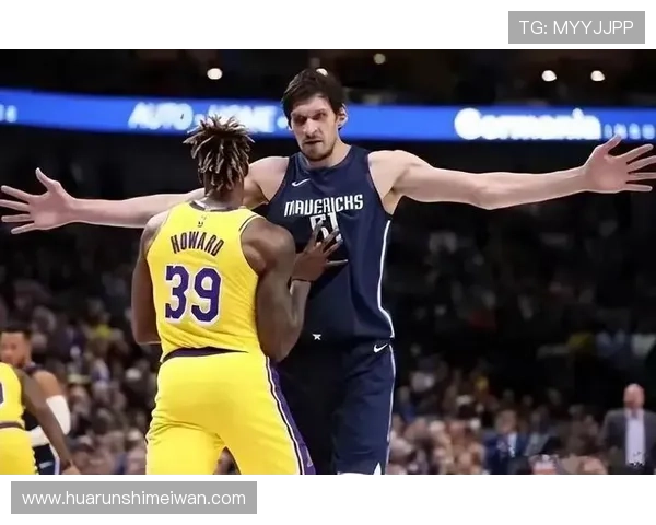 博班调侃文班身高或超2.31米 自认要仰视对方 博班调侃文班身高或超2.31米 自认要仰视对方