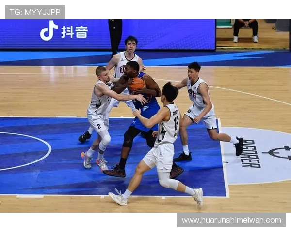 金牛落位B组全力以赴展雄风展现香港篮球魅力点燃全国热情 金牛落位B组全力以赴展雄风展现香港篮球魅力点燃全国热情